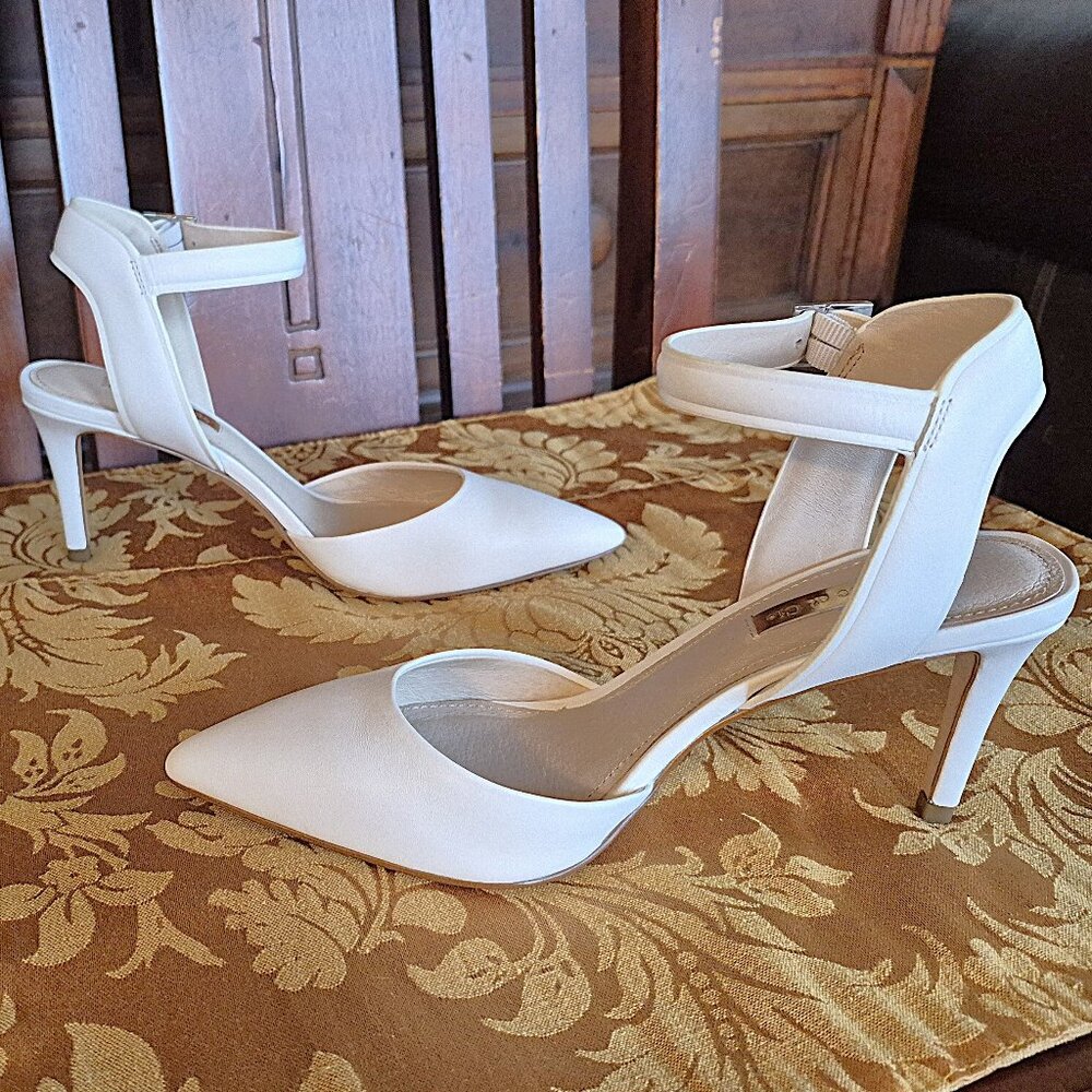 NWT Louise et Cie Leather Heels
